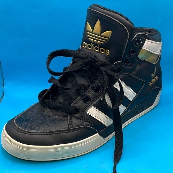 Adidas Hard Court Black/White/Gold size 6 Casual Sneakers - Picture 1 of 9